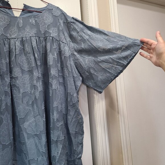 🔥3/$42 w FREE SHIPPING🔥 NWT blue, see through sleeves , tshirt - Picture 4 of 5